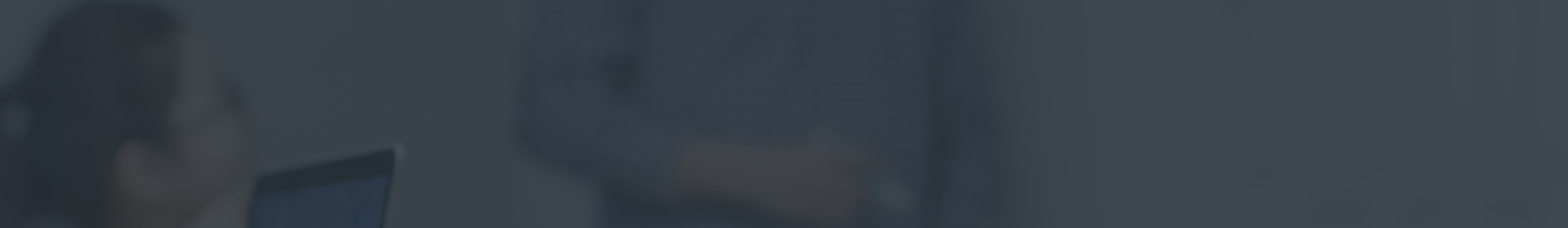 方形搖擺篩：有效篩分面積：6，48（㎡）篩箱行程：25-60（mm）電機功率：3-7.5（kw）由偏心輪繞定軸轉動所形成的往復慣性力。